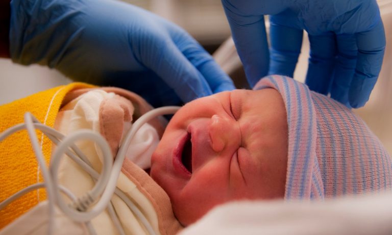 Preparação do enxoval do bebê: quando começar e dicas úteis